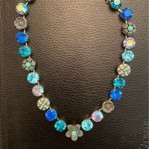 Gorgeous Mariana necklace